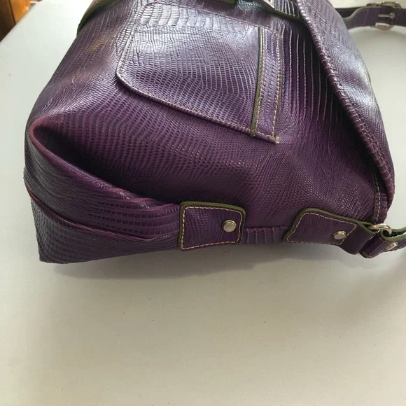 ⬇️ Valerie Stevens Purple Shoulder Bag with Sturdy Handles and Smooth Finish - Picture 9 of 17